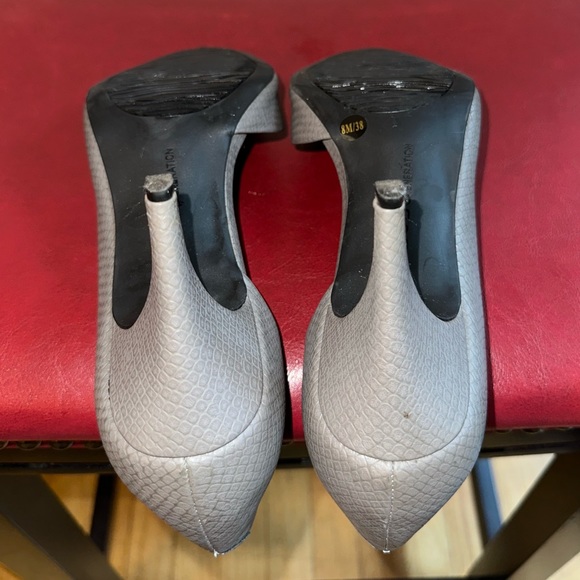 BCBGeneration Grey Pumps Size 8 Gently Worn - Picture 6 of 9